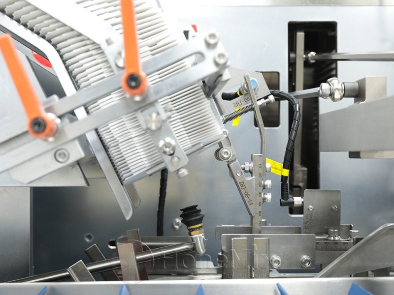 Honemix-Inner-Plug-Pressing-And-Capping-Station-Detail