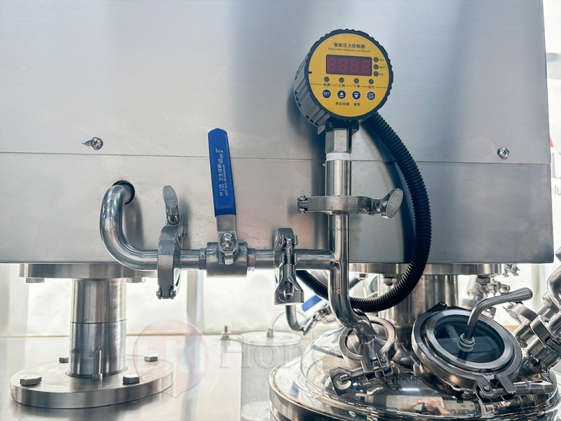 Vacuum-Gauge-And-Pipeline-On-Emulsifier