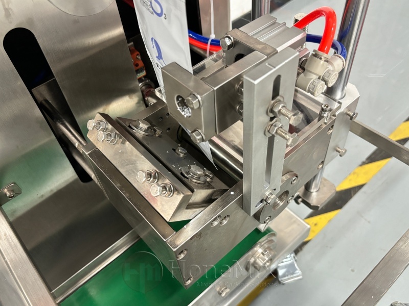 Honemix-Automatic-Sachet-Packing-Machine-Sealing-Mechanism-Detail