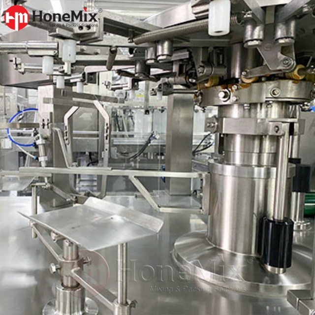 Automatic-Stand-Up-Pouch-Filling-And-Sealing-Machine-Interior-Structure