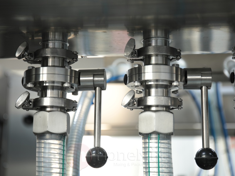 Automatic-Piston-Filling-Machine-Filling-Nozzles-Close-Up