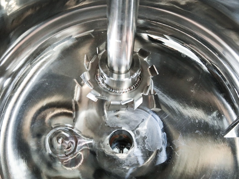 Homogenizer-Head-Inside-Vacuum-Emulsifier-Tank