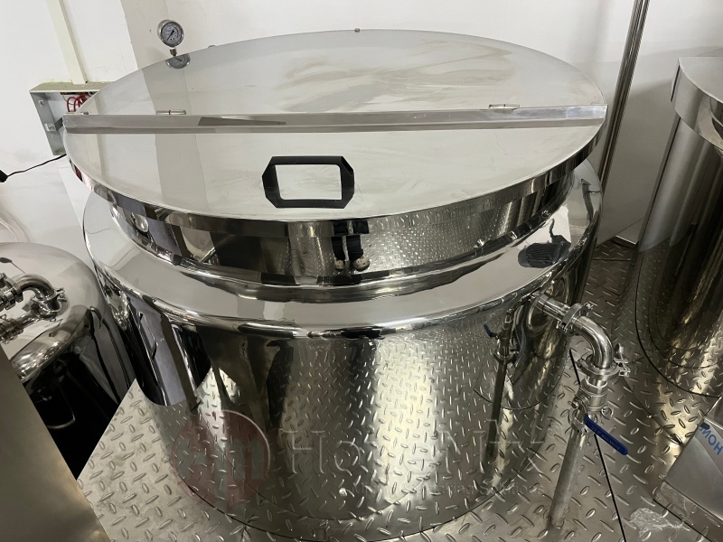 Stainless-Steel-Powder-Feeding-Tank-For-Toothpaste-Production-Line