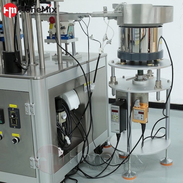 Honemix-Mascara-Filling-Machine-Filling-And-Capping-Station-Close-Up