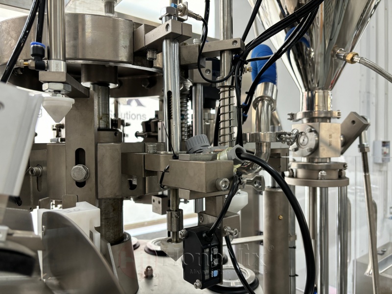 Honemix-Tube-Filling-Nozzle-And-Mechanical-Assembly-Close-Up