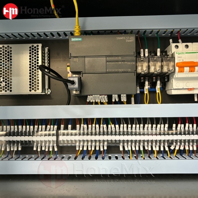 Automatic-Double-Side-Labeling-Machine-Top-View-Of-Conveyor-And-Labeling-System