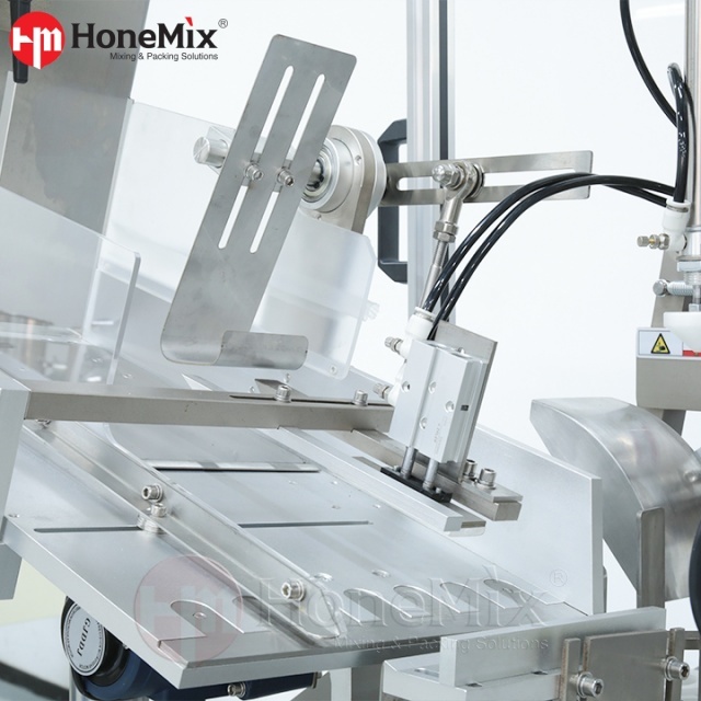 Honemix-HY-A400-Tube-Loading-And-Transfer-Station-Detail