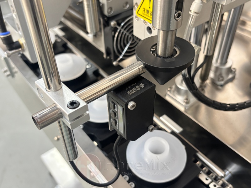 Tube-Positioning-Mechanism-Of-Automatic-Linear-Tube-Filling-Machine