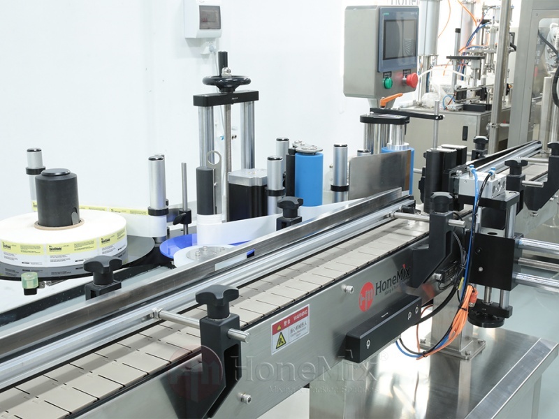 Round-Bottle-Labeling-Machine-Conveyor-And-Guide-Rail-Detail