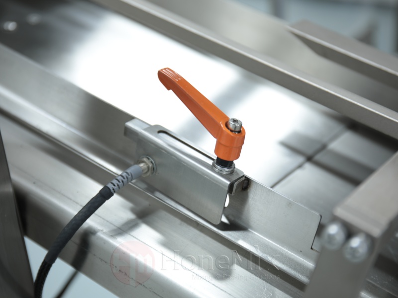 Honemix-HY-A60-Tube-Sealing-Mechanism-Close-Up