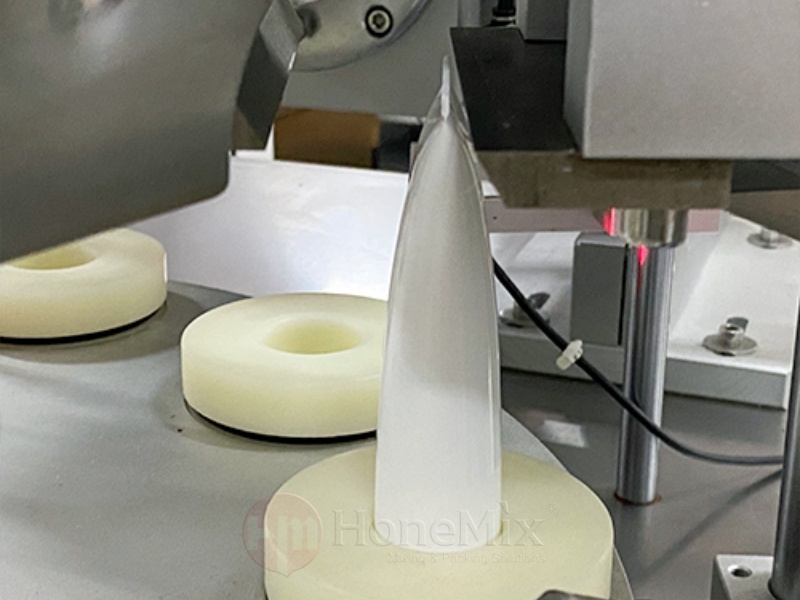 Honemix-Hy-Utf-Ultrasonic-Tube-Sealing-Station-Close-Up