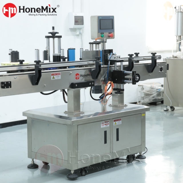 HONEMIX-Automatic-Round-Bottle-Labeling-Machine-Front-View