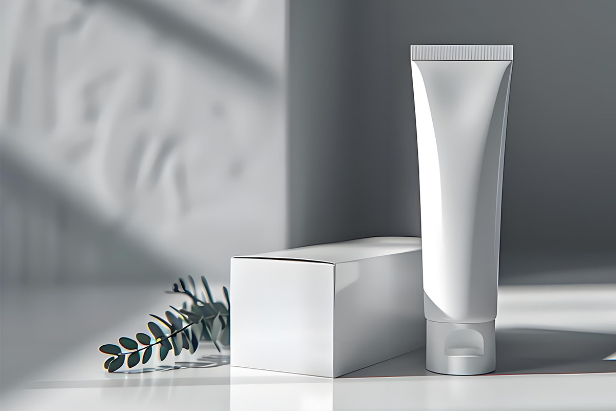 Automatic tube filling and sealing machine for toothpaste and skincare tubes