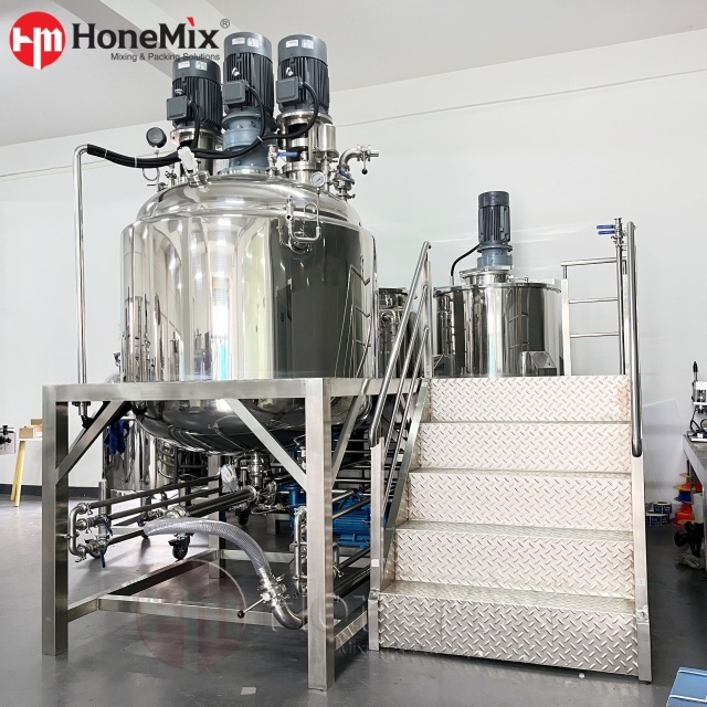 Industrial-Vacuum-Toothpaste-Mixer-With-Platform-And-Working-Stairs