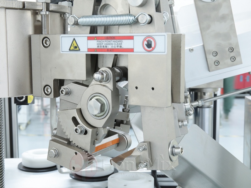 Honemix-HY-A400-Filling-And-Sealing-Station-Close-Up