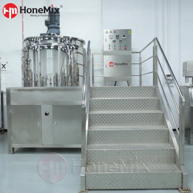 Double-Jacket-Stainless-Steel-Mixing-Tank-With-Access-Stairs