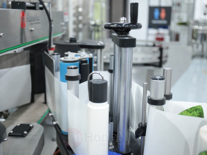 Automatic-Double-Side-Labeling-Machine-Dual-Labeling-Head-Structure