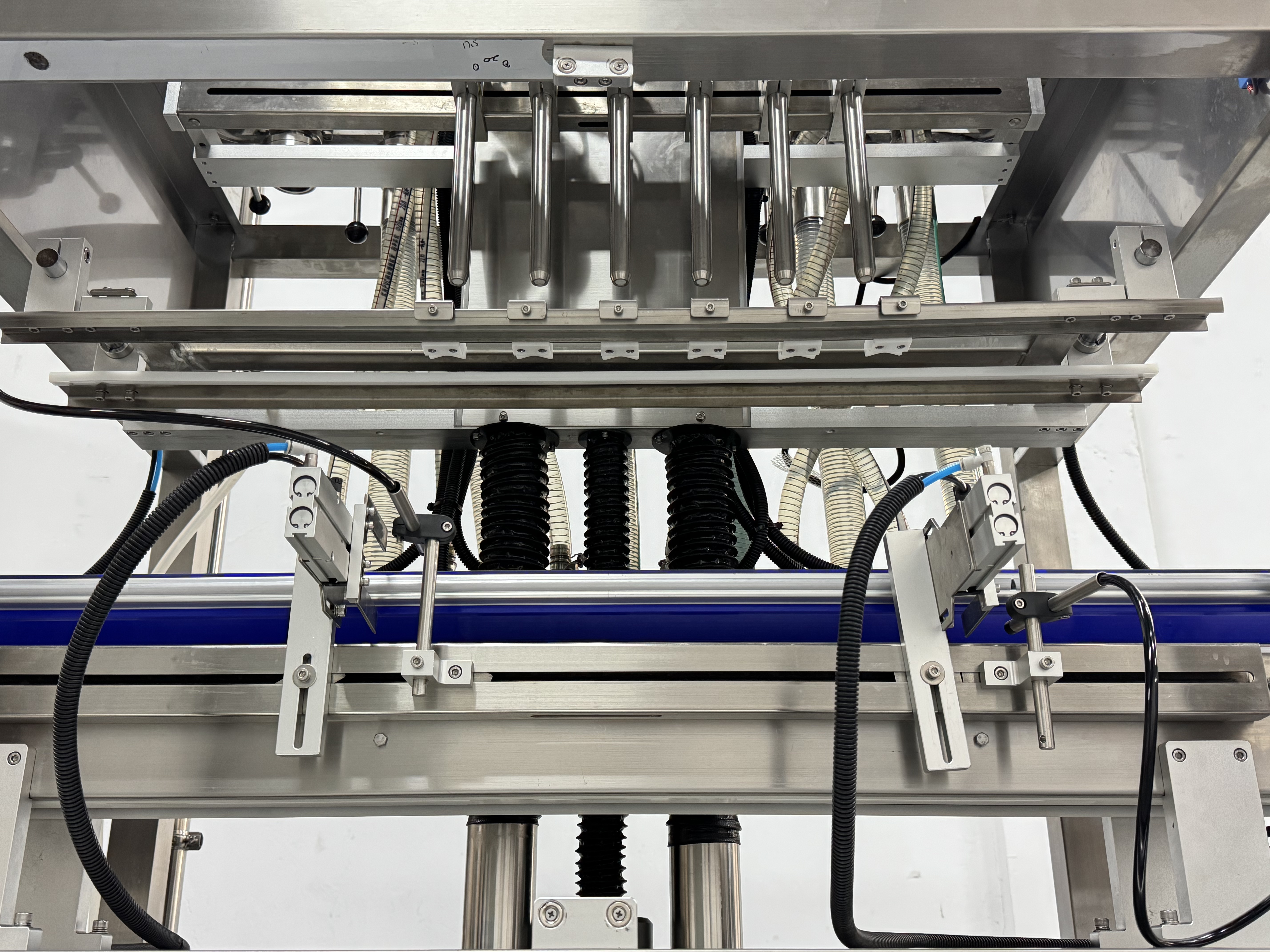 HY-AFM Automatic Gear Pump Filling Capping Production Line