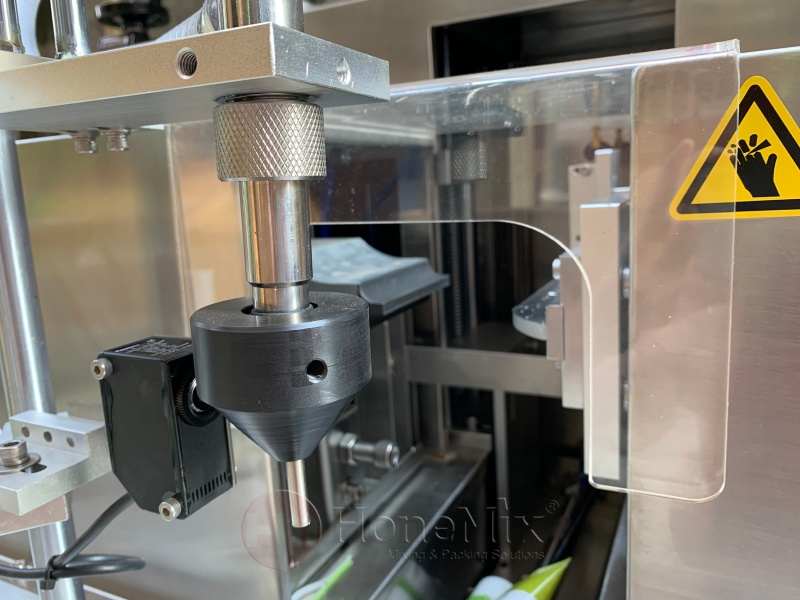 Semi-Automatic-Tube-Filler-Nozzle-And-Filling-Structure-Close-Up