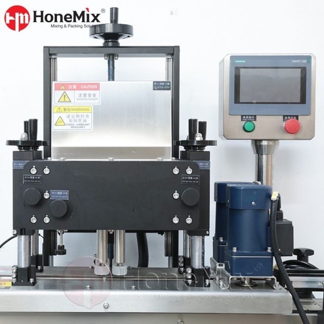 Automatic-Screw-Capping-Machine-With-Touch-Screen-Control-System