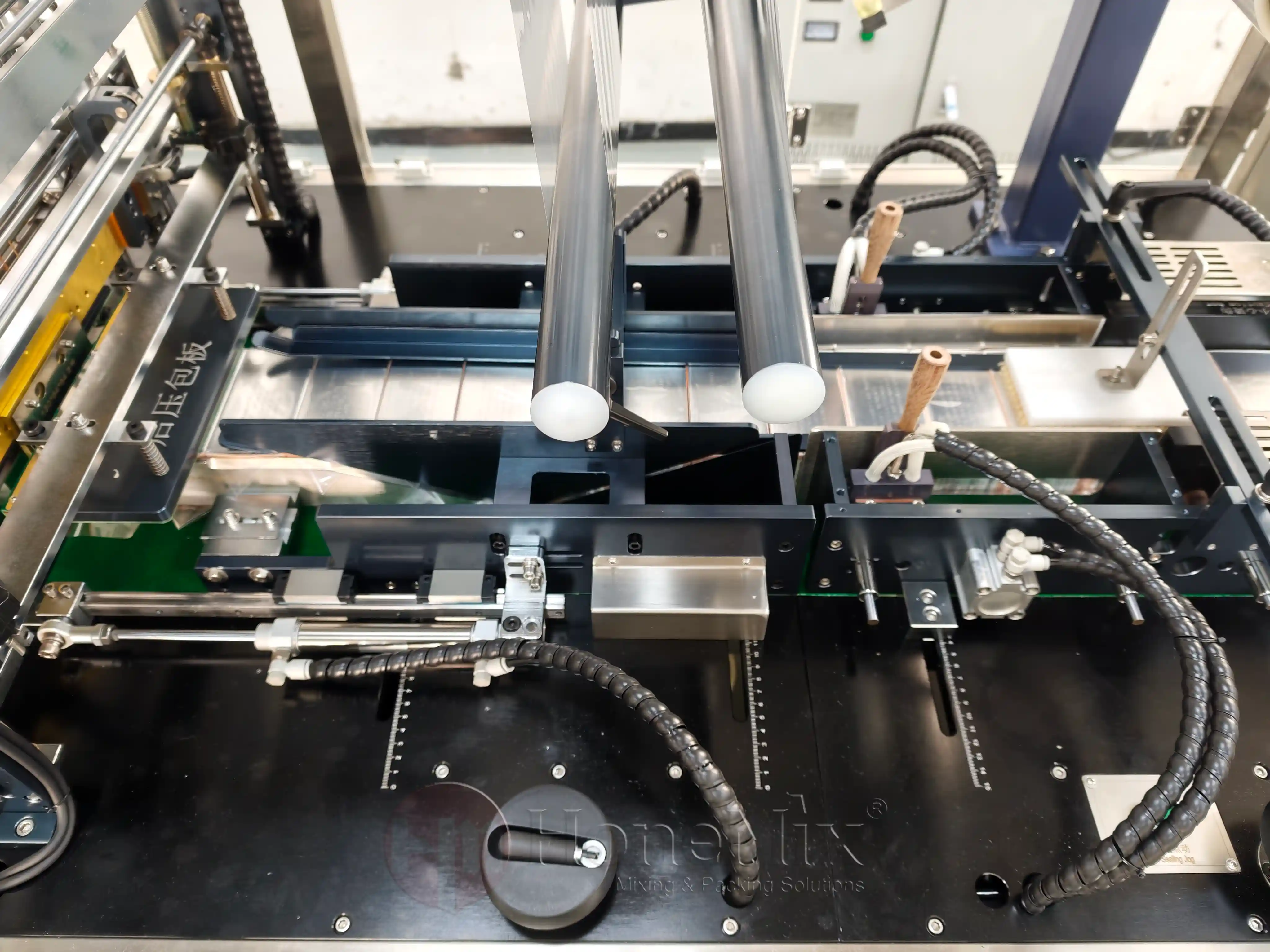 hy-330a-film-feeding-wrapping-station
