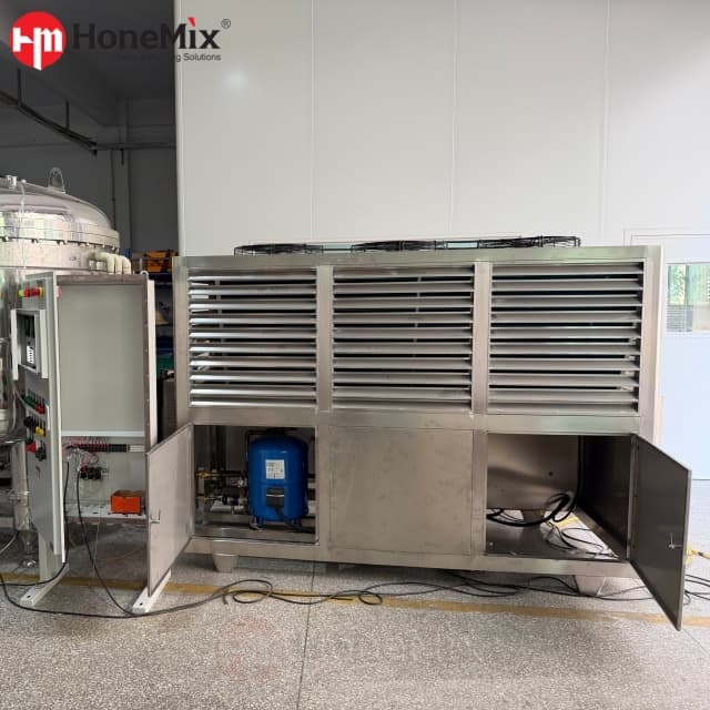 Separate 30 HP industrial refrigeration chiller for the 2000L perfume cooling system