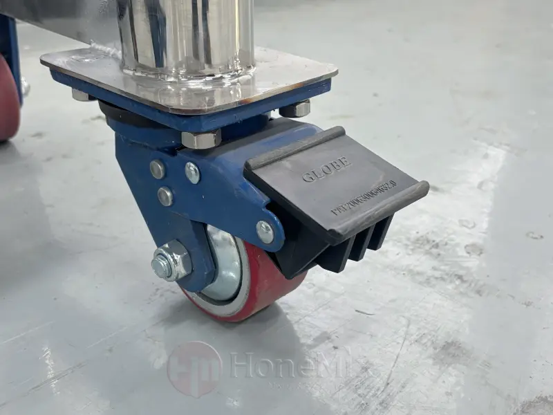 Detalle de la rueda universal del tanque de almacenamiento de acero inoxidable HST-SLP