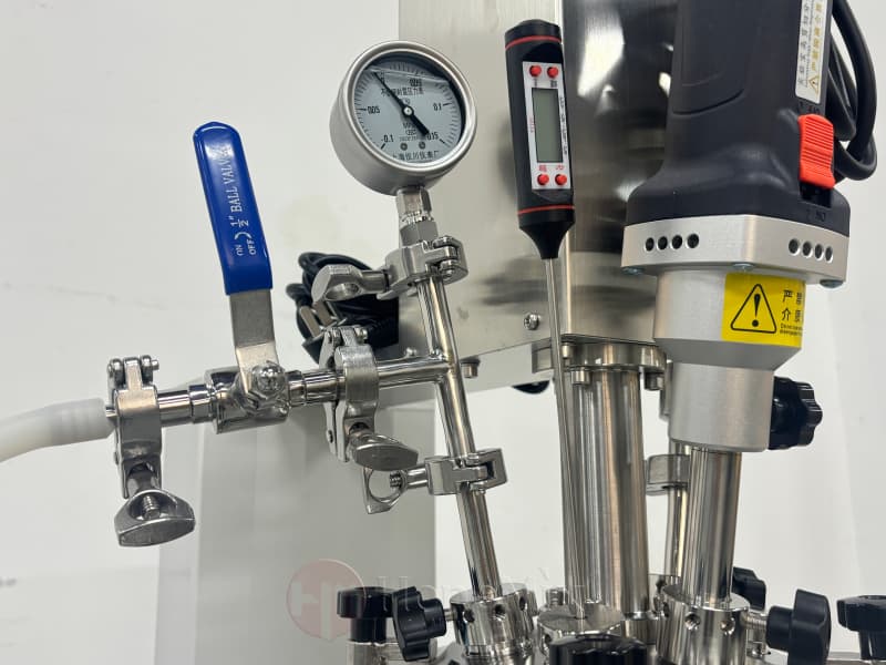 HVE-LG glass lab mixer vessel lid with homogenizer, agitator and process ports
