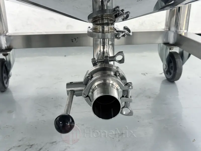 Bottom Discharge Outlet Of Stainless Steel Storage Tank With Ball Valve