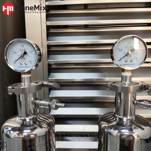 Perfume freezing filtration machine pressure gauges and cooling system