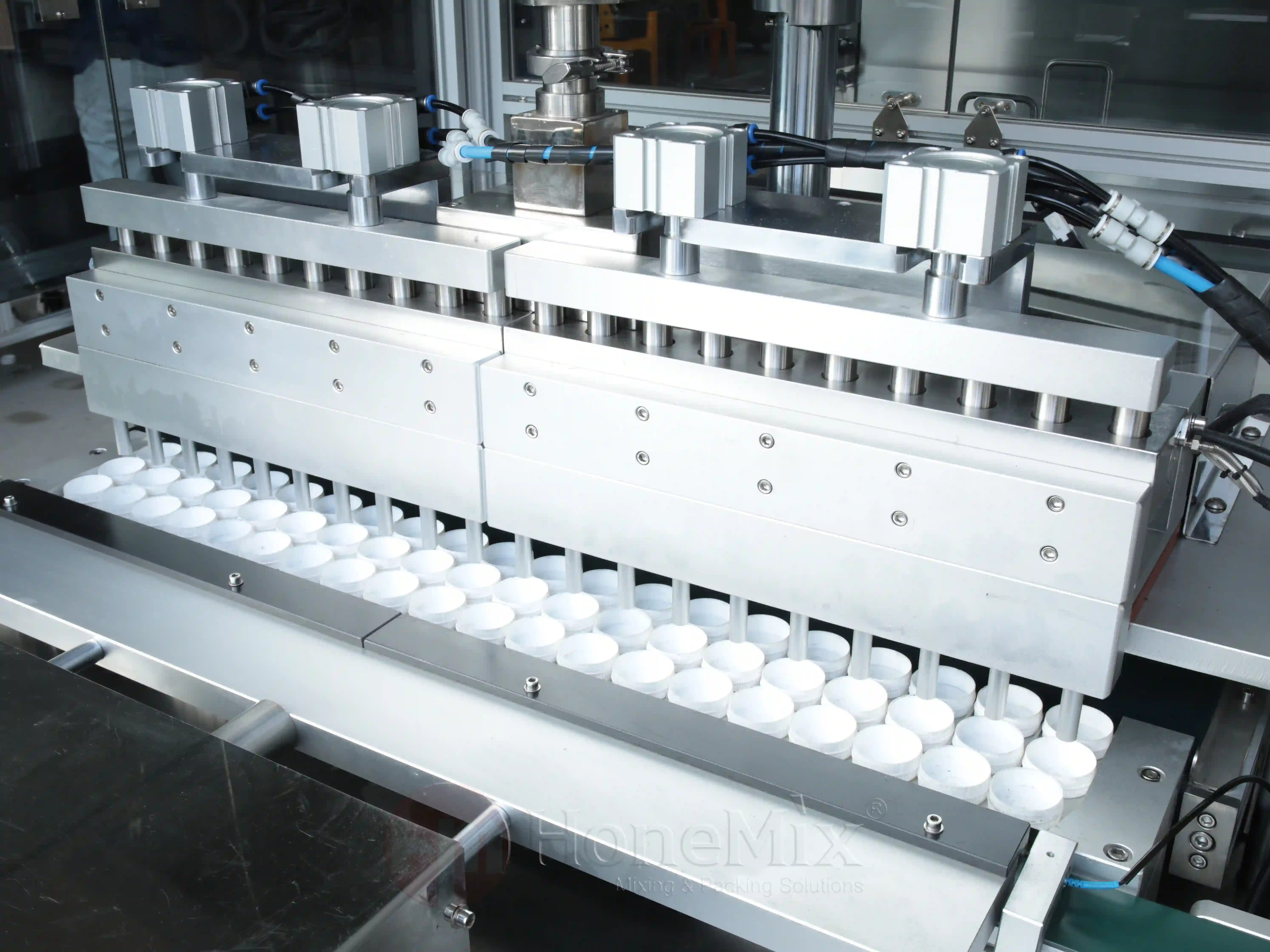 20-position servo piston filling system for small-volume petroleum jelly and lip balm jar filling