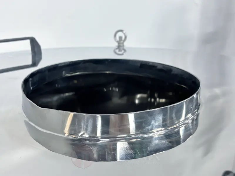 Open Lid Detail Of Sanitary Stainless Steel Storage Tank For Easy Cleaning