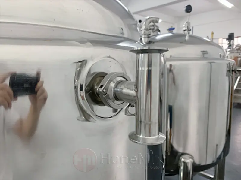 electric-heating-mixing-tank-pipe-connection