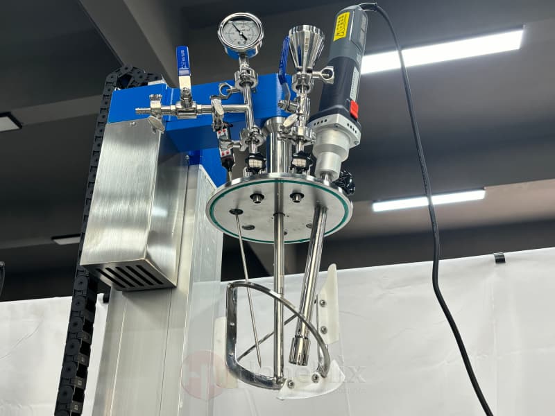 HVE-LG high-shear homogenizer and wall-scraping agitator assembly