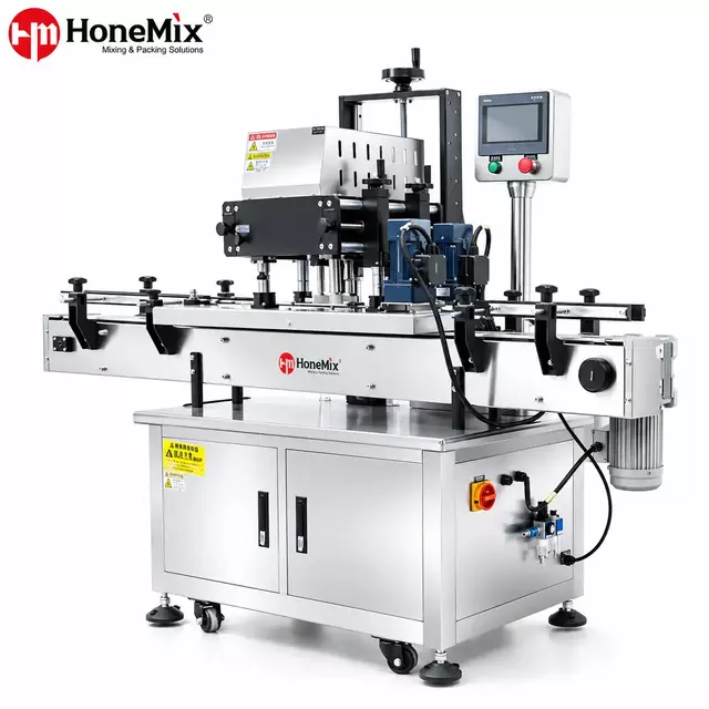 Machine de capsulage automatique &agrave; quatre roues
