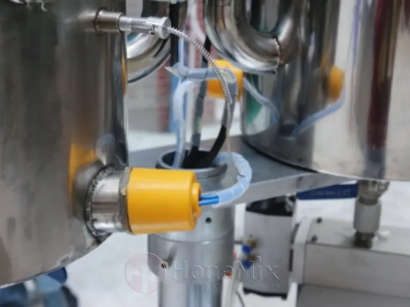 lipstick-hopper-outlet-transfer-system